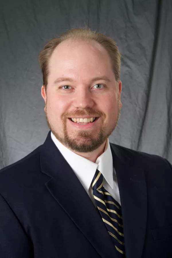 Jon Lueth, portrait